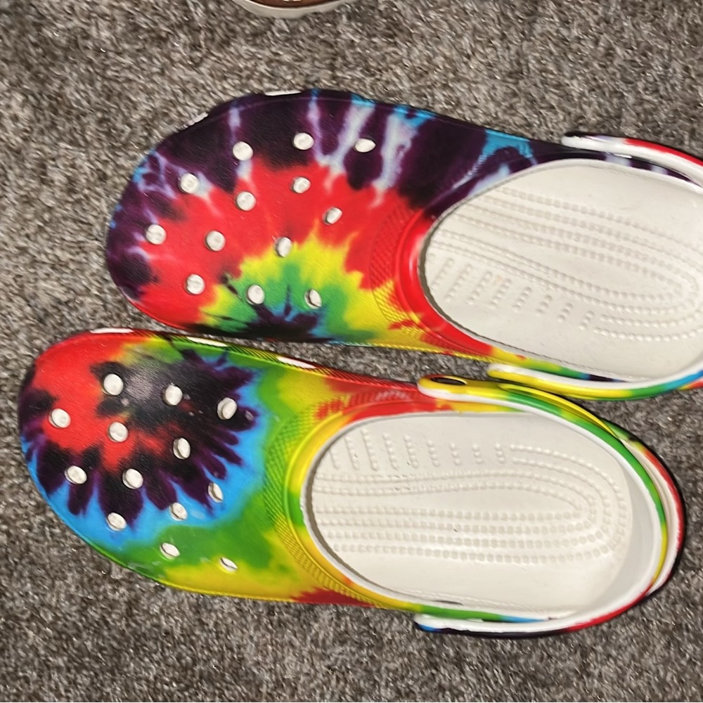 Crocs Classic Clogs Tie Dye Rainbow Graphic Men’s  11